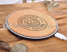 實木充電盤，情境圖